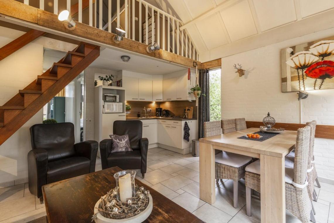 Rustig Gelegen Woning In Het Nr 140 *